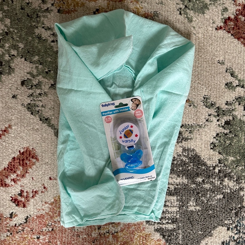 New Baby Football Sports Pacifier + baby blanket
Baby blanket not new